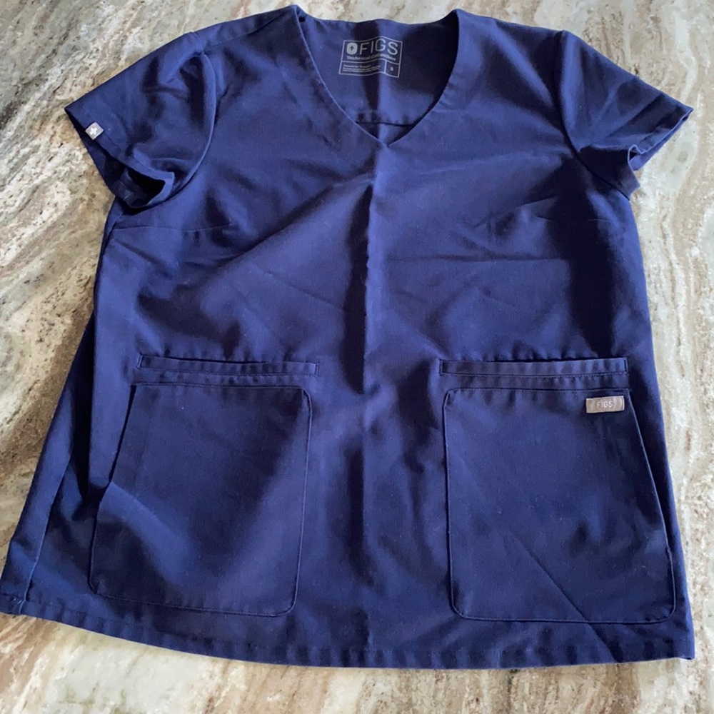 Navy 4 pocket scrub top!